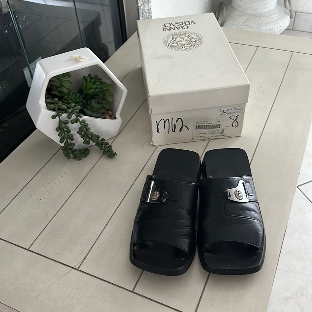 Versace black leather slides men’s size 8/women’s 10